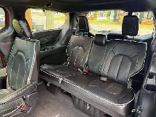2025 Chrysler Pacifica Limited S! ROOF! CLEAN CARFAX! - Photo 17