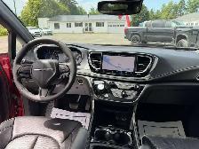 2025 Chrysler Pacifica Limited S! ROOF! CLEAN CARFAX! - Photo 23