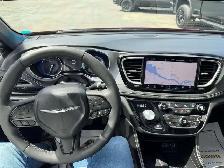 2025 Chrysler Pacifica Limited S! ROOF! CLEAN CARFAX! - Photo 27