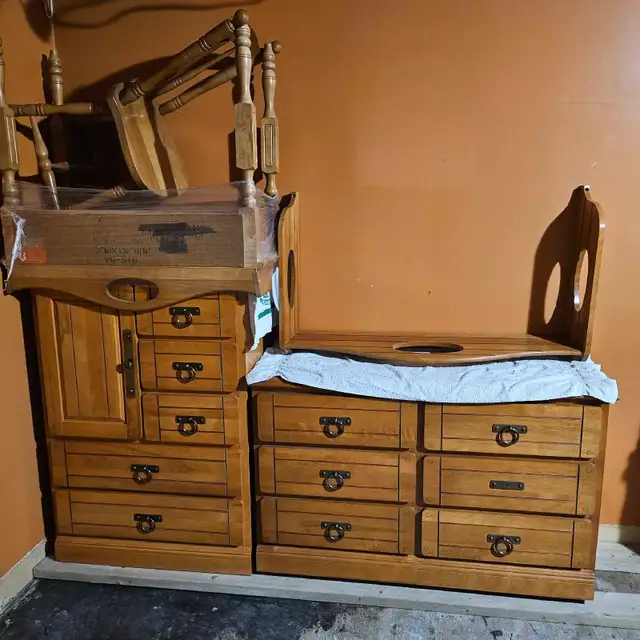 Ensemble de chambre a coucher pour enfant en  bois ( véritable )