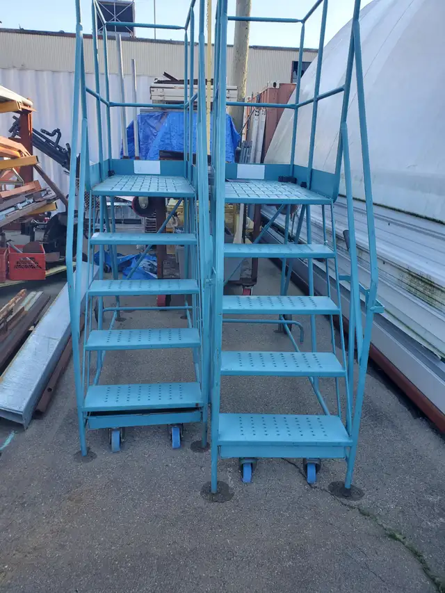 ROLLING STEEL INDUSTRIAL STAIRS HEAVY DUTY