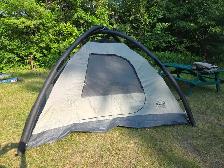 Tente gonflable 4 personnes ( se monte en 10 minutes)