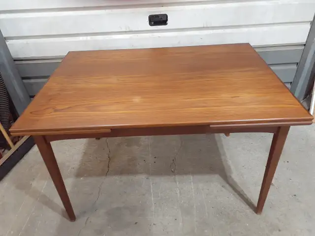 dining room table and three chairs