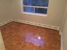 Bachelor Apartment - walk to Subway !!! - Photo 3