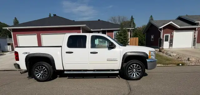 2013 Chevrolet Silverado 1500 LS CREW CAB / 5.8 BOX SB - 4X4 PKG