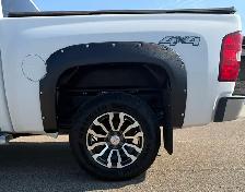 2013 Chevrolet Silverado 1500 LS CREW CAB / 5.8 BOX SB - 4X4 PKG - Photo 2