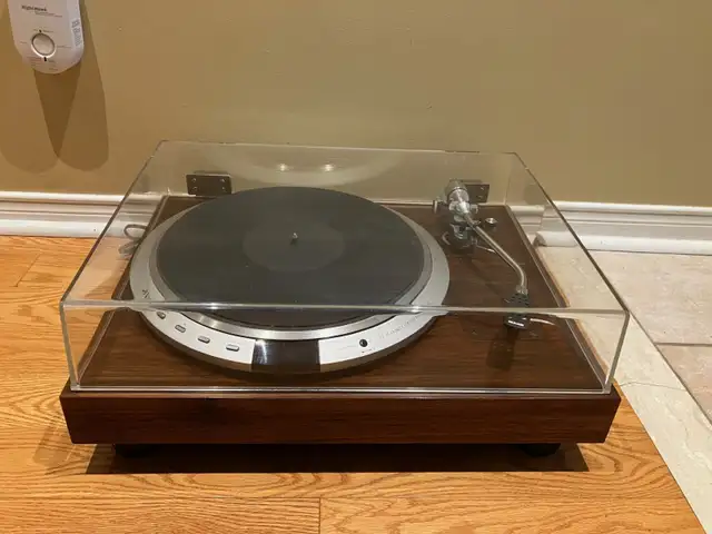 Victor / JVC TT-81 direct drive quartz lock turntable
