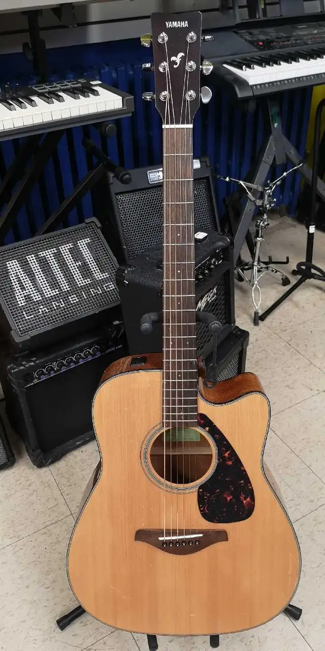 Guitare acoustique électrique Yamaha