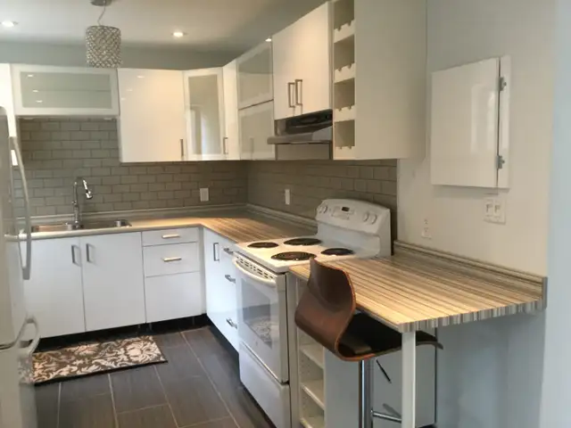 Modern Renovated Stunning 2 Bedroom Apt-Porch-Great Kitchen