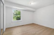 Renovated 4 bedroom back-split for rent in Stoneybrook - Photo 4