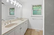 Renovated 4 bedroom back-split for rent in Stoneybrook - Photo 5