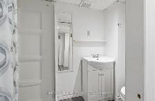 Renovated 4 bedroom back-split for rent in Stoneybrook - Photo 9