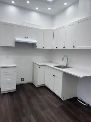 Top Floor - 3 Bedrooms 2 Bathrooms - Apartment