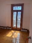Top Floor - 3 Bedrooms 2 Bathrooms - Apartment - Photo 6