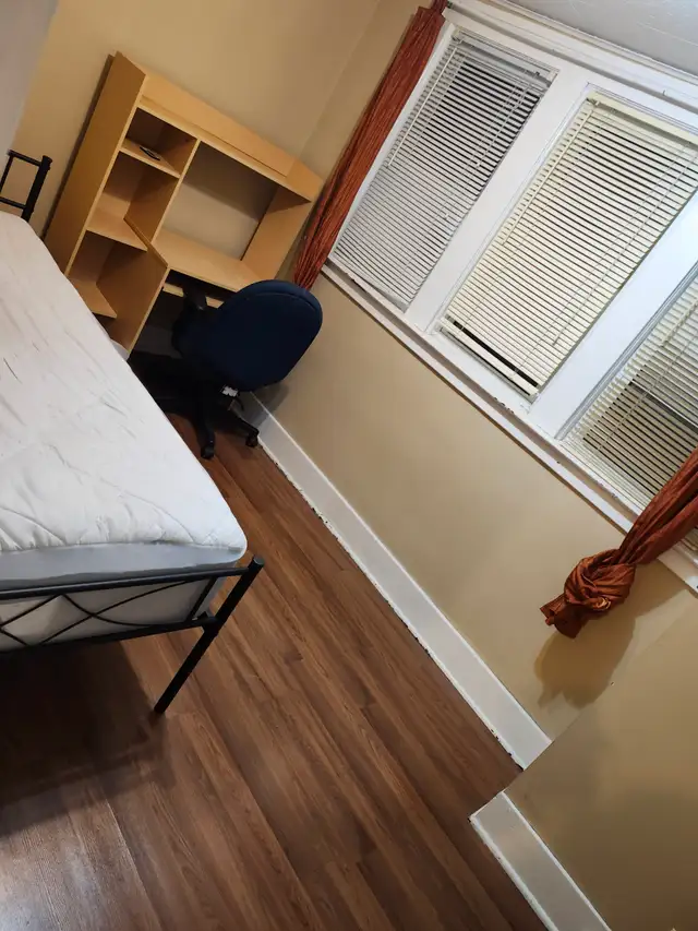 Clean, furnished rooms, only 5 min. walk to UoW on Rankin Ave.