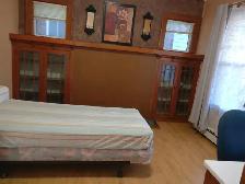 Clean, furnished rooms, only 5 min. walk to UoW on Rankin Ave. - Photo 3