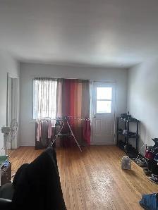 2 Bedrooms 1 Bathroom - Apartment - Photo 2