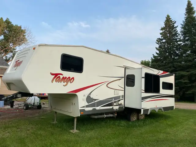 2010 Tango Fifth Wheel