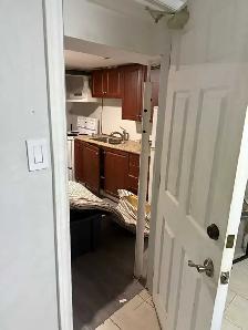Lakefront Bsmt Bachelor Apartment for Rent in Etobicoke, Toronto - Photo 5