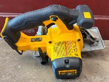 Dewalt Cordless DCS373 5 1/2' Metal-Cutting Circular Saw - Photo 2