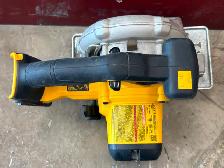 Dewalt Cordless DCS373 5 1/2' Metal-Cutting Circular Saw - Photo 3