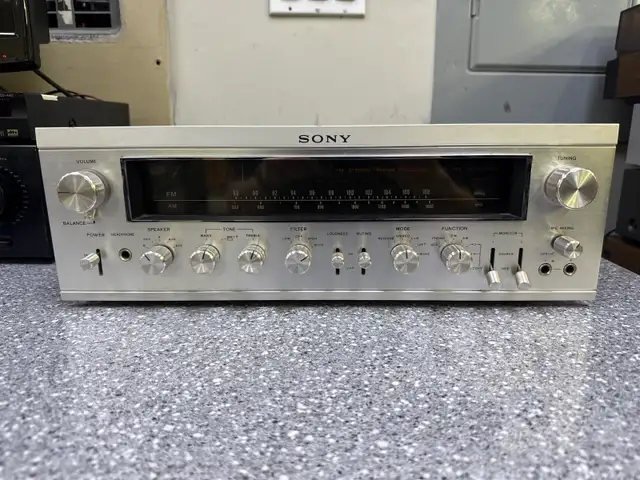 Sony STR-7065 Receiver For parts-AS IS
