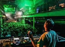 Night club Busser