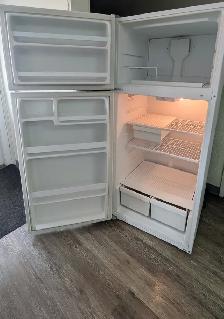 White Whirlpool Refrigerator - Photo 2