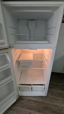 White Whirlpool Refrigerator - Photo 3
