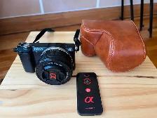 Sony A5000 camera   kit lens   manette   étui en cuir