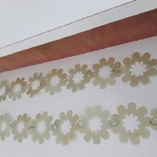 4DÉCOS NEUVES BRILLANTES À FLEURS VERTES 7PIEDS LONG: $5.00 CHAQ - Photo 2