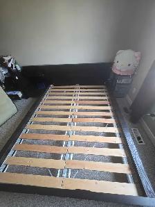 Free Queen bed with Mattress - Photo 2