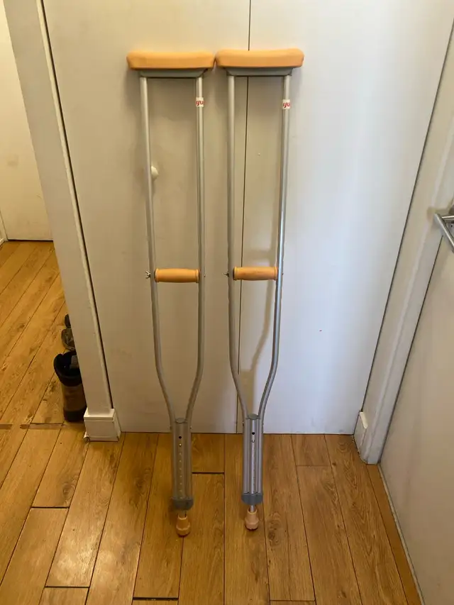Yu Medical Crutches