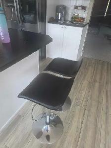 3 Bar stools for sale - Photo 2