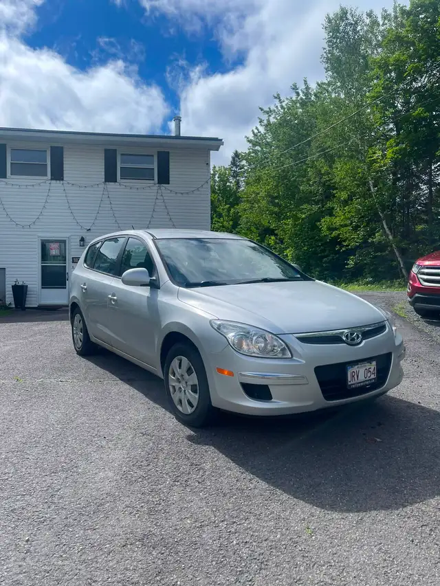 2012 elantra hatchback Low kilometres
