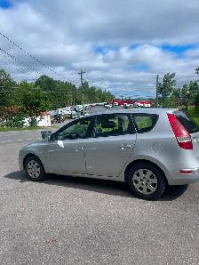 2012 elantra hatchback Low kilometres - Photo 2