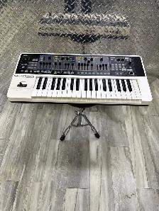Roland Gaia Sh-01 Synth