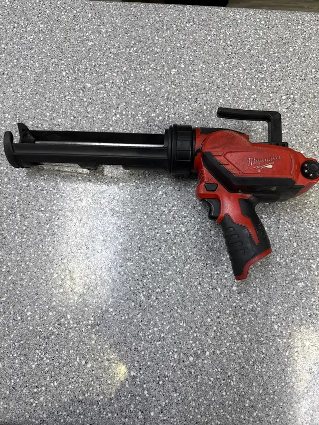Milwaukee 2441 12V Caulking Gun