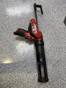Milwaukee 2441 12V Caulking Gun - Photo 4