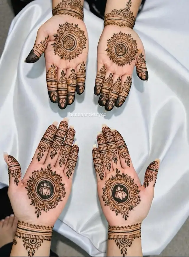 Henna Artist