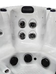 VEGA HOT TUB FOR SALE - Photo 5