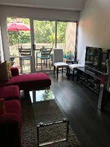 Bright Modern 2 Storey Loft Davisville Village - Photo 3