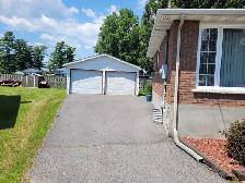 3 Bedroom Brick Bungalow - Photo 3