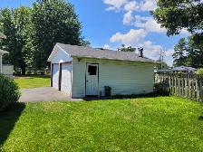 3 Bedroom Brick Bungalow - Photo 6