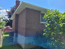 3 Bedroom Brick Bungalow - Photo 7