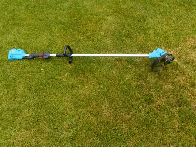 Makita Cordless Line / String Trimmer DUR182L 18V – TOOL ONLY