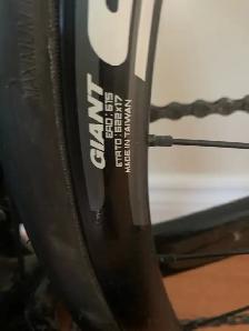 GIANT DEFY ADVANCED Carbon Road Bike - Photo 3