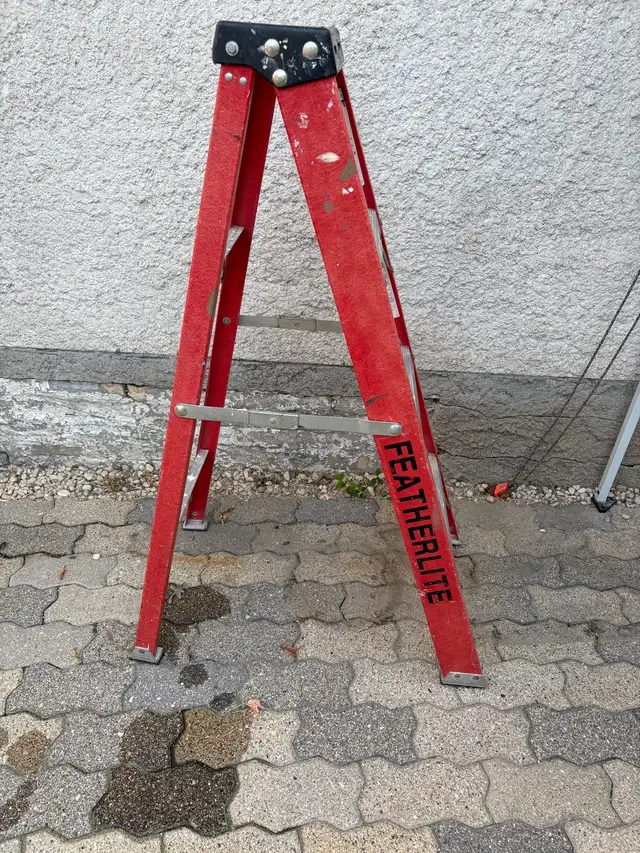 4’ Feathlite ladder