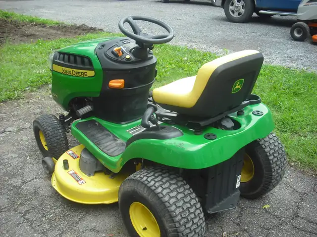 TRACTEUR À GAZON