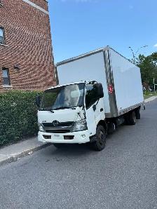 Bonjour, nous sommes à votre service. - Photo 2